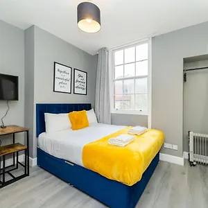 https://modern-studio-next-to-brighton-beach-i-smart-tv-i-king-size-bed.brighton-hotels-england.com
